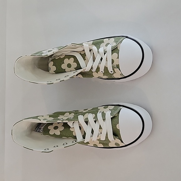 Classic Canvas Ankle Sneakers With Flower Print - Picture 3 of 8
